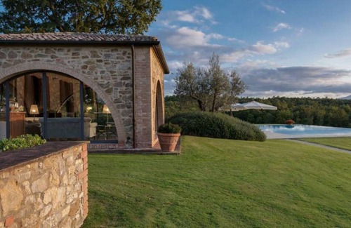 Montepulciano Villa | 350 m² Villa ∙ 7 bedrooms ∙ 12 guests