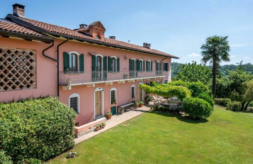 Soglio Villa | 360 m² Villa ∙ 5 bedrooms ∙ 14 guests