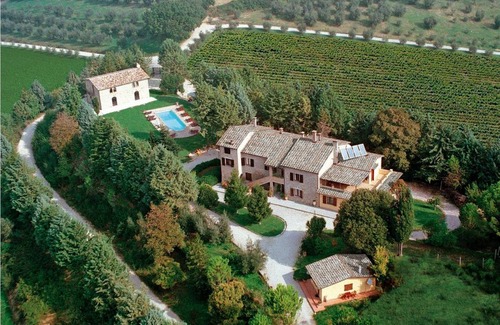 Ramazzano Villa | 380 m² Villa ∙ 7 bedrooms ∙ 26 guests