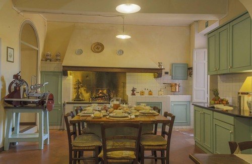 Pistoia Villa | 400 m² Villa ∙ 4 bedrooms ∙ 10 guests