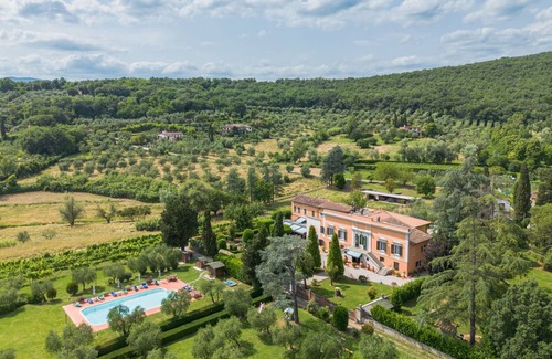 Pistoia Villa | 400 m² Villa ∙ 6 bedrooms ∙ 14 guests