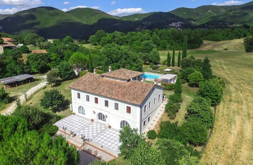 Acquasparta Villa | 400 m² Villa ∙ 6 bedrooms ∙ 10 guests