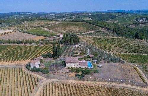 San Giovanni A Cerreto Villa | 4000 m² Villa ∙ 8 bedrooms ∙ 14 guests