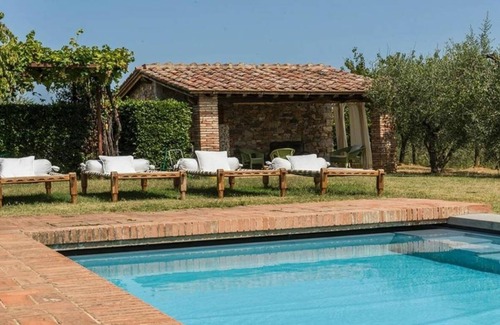 San Giovanni A Cerreto Villa | 4000 m² Villa ∙ 8 bedrooms ∙ 14 guests