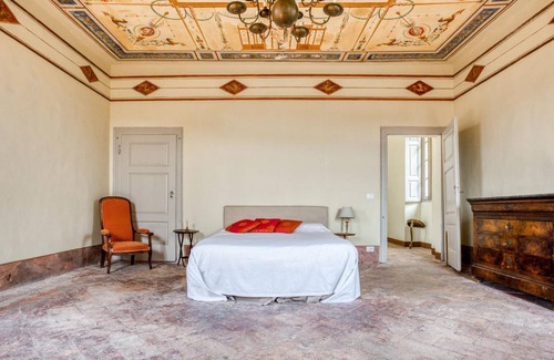Cittiglio House | 450 m² House ∙ 8 bedrooms ∙ 15 guests