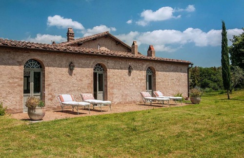 Camigliano Villa | 450 m² Villa ∙ 9 bedrooms ∙ 18 guests