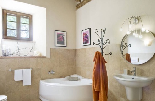 Sovicille House | 457 m² Farmhouse ∙ 7 bedrooms ∙ 14 guests