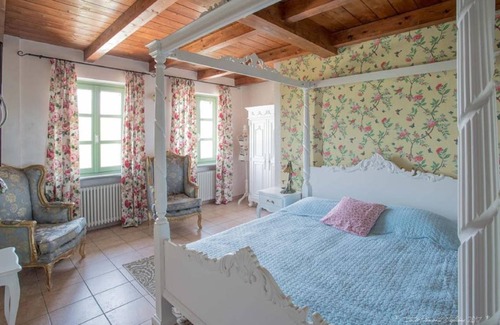Tigliole House | 480 m² House ∙ 8 bedrooms ∙ 18 guests