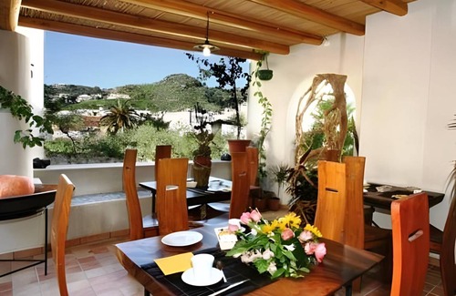 Lipari Historic Centre Apartment | 50 m² Serviced apartment ∙ 2 bedrooms ∙ 6 guests