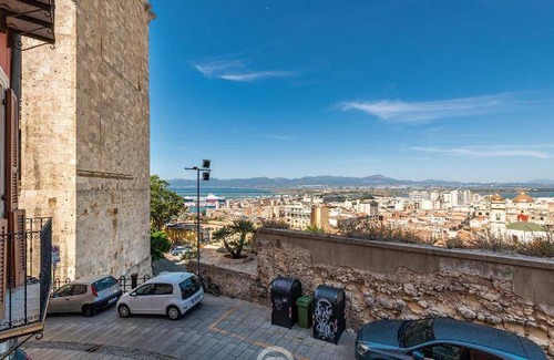 Historic Castle District Apartment | 50 m² Apartment ∙ 2 guests