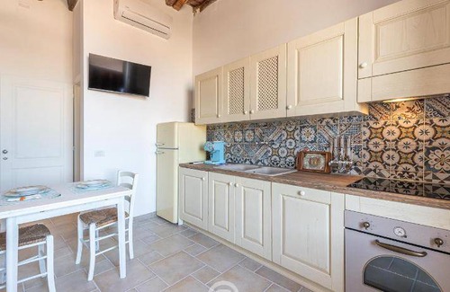 Historic Castle District Apartment | 50 m² Apartment ∙ 2 guests