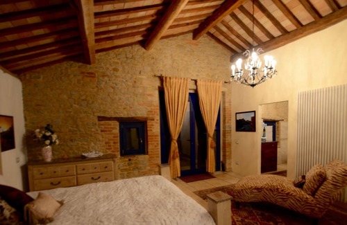 Colmurano Villa | 6 bed Villa with private pool in the Real Italy