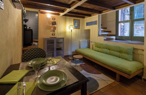 Ferrara Historic Centre Apartment | Antiba House & Sail A small studio apartment nestled in the oldest Ferrara