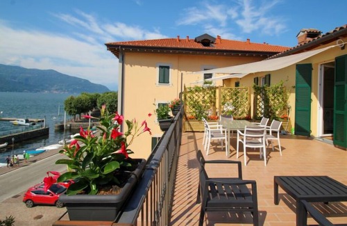 Porto Valtravaglia Apartment | Apartment Atmosfere sul lago in Porto Valtravaglia - 10 persons, 3 bedrooms