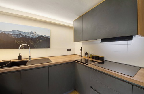Pont-Saint-Martin Apartment | Apartment 'Da Primo - Alloggi Vacanze - Pt' with Mountain View, Wi-Fi and Air Conditioning