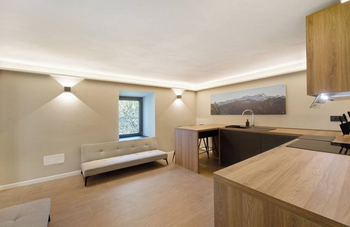 Pont-Saint-Martin Apartment | Apartment 'Da Primo - Alloggi Vacanze - Pt' with Mountain View, Wi-Fi and Air Conditioning