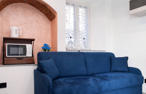 Bisuschio Apartment | Apartment 'Nido Cicogna' with Wi-Fi