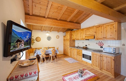 Pera Apartment | Apartment "Residence Cristina Trilocale" With Mountain View, Garden and Balcony