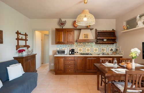 Sughera Apartment | Apartment with A/C, WIFI, pool, TV, veranda, pets allowed, panoramic view, close to San Gimignano