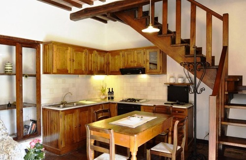 San Pietro a Cegliolo Apartment | APP. MUGHETTO x4 Beautiful farmhouse surrounded by nature, with swimming pool just 3 km from Cortona
