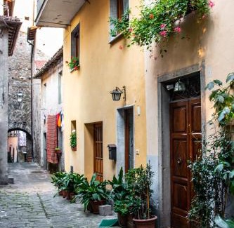 Mologno Apartment | Appartamenti Sol & Sombra in Barga