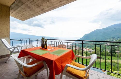 Gardola Apartment | Appartamento le Coste Lake View