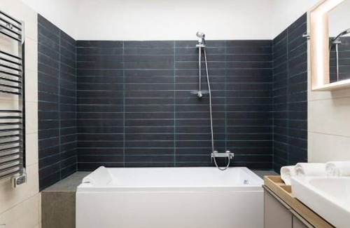 Latina Hostel | Balthazar Double Room with Spa Bath