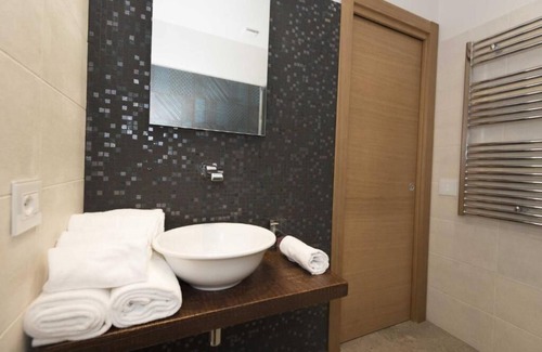 Latina Hostel | Balthazar Double Room with Spa Bath
