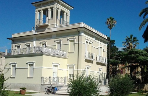 Grottammare Apartment | Beachfront apartment with garden