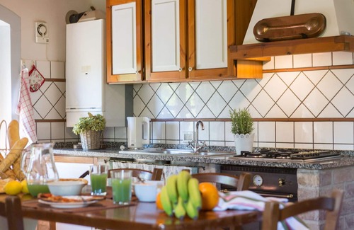 Peccioli Apartment | Beautiful apartment for 6 guests with WIFI, pool, A/C, TV, pets allowed and panoramic view