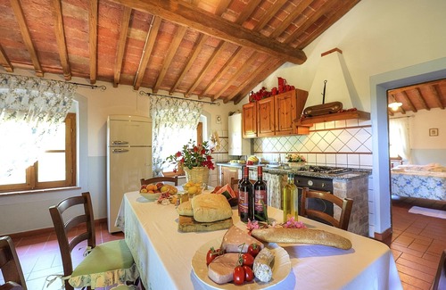 Peccioli Apartment | Beautiful apartment for 6 guests with WIFI, pool, A/C, TV, pets allowed and panoramic view