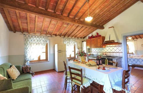 Peccioli Apartment | Beautiful apartment for 6 guests with WIFI, pool, A/C, TV, pets allowed and panoramic view