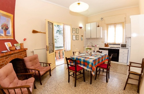 Cascine-La Croce Villa | Beautiful private villa with WIFI, private pool, TV, veranda and pets allowed, close to Lucca