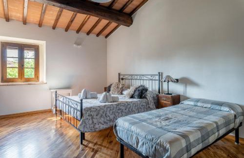 Gambassi Terme House | Casa Vecchia Rooms and Parking