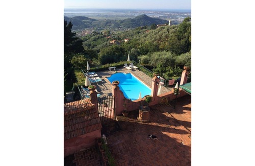 Corsanico-Bargecchia Apartment | Cosy apartment with WIFI, pool, A/C, TV, patio, pets allowed and panoramic view, close to Viareg.