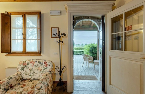 San Benedetto di Lugana Apartment | Cosy apartment for 6 guests with WIFI, pool, A/C, TV, terrace and parking