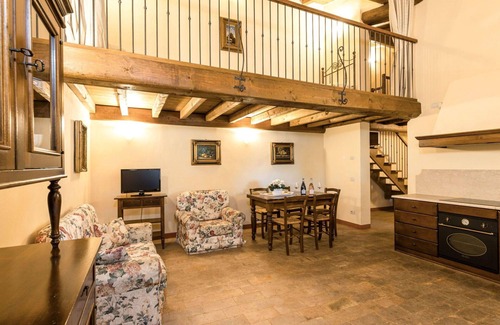 San Benedetto di Lugana Apartment | Cosy apartment for 5 guests with A/C, WIFI, pool, TV and patio