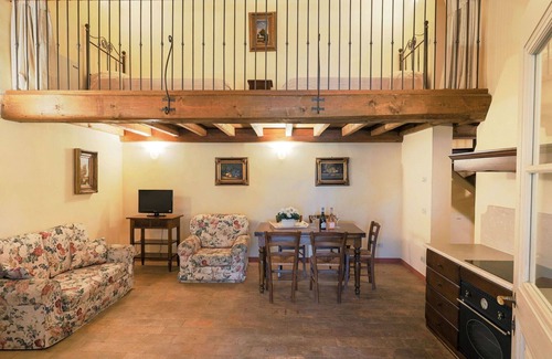 San Benedetto di Lugana Apartment | Cosy apartment for 5 guests with A/C, WIFI, pool, TV and patio