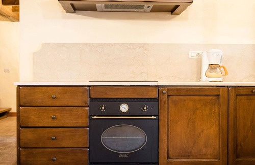 San Benedetto di Lugana Apartment | Cosy apartment for 5 guests with A/C, WIFI, pool, TV and patio