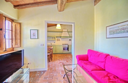 San Casciano in Val di Pesa Apartment | Cosy apartment with WIFI, pool, TV, pets allowed and panoramic view, close to Greve In Chianti