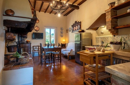 Monticchiello Apartment | Cosy apartment for 4 guests with WIFI, A/C and TV, close to Montepulciano
