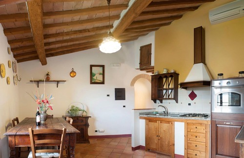 San Gimignano Apartment | Cosy apartment for 4 people with pool, A/C, WIFI, pets allowed and panoramic view