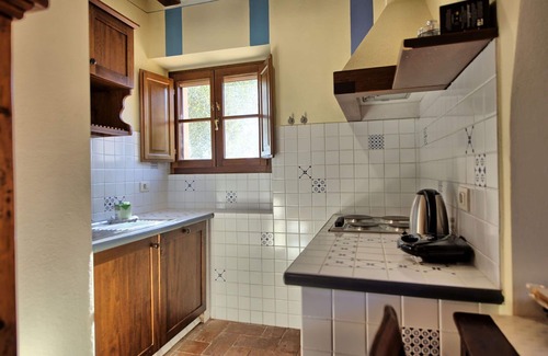 Castelnuovo Berardenga Apartment | Cosy apartment for 2 guests with A/C, pool, TV and panoramic view, close to Siena