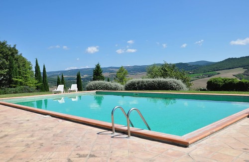 Il Poggio Apartment | Cosy apartment for 4 guests with pool, WIFI, TV, pets allowed and panoramic view