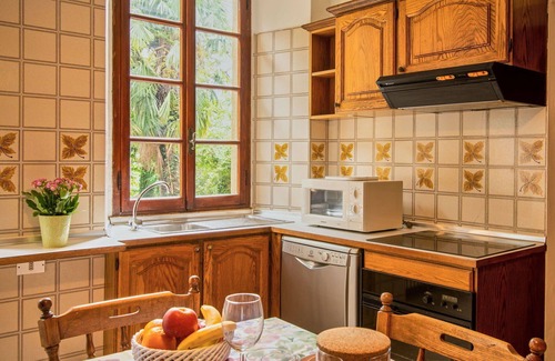 Tavernerio Apartment | Cosy apartment for 4 people with WIFI, TV, patio and pets allowed