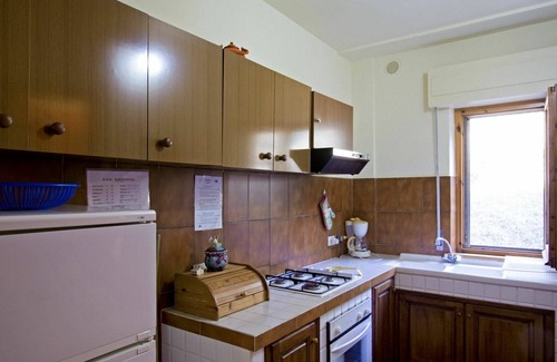 Paciano Apartment | Cosy apartment for 7 people with WIFI, pool, TV, patio and pets allowed