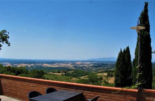 San Vivaldo Villa | Cosy apartment in villa for 6 people with pool, WIFI, TV, terrace, pets allowed and parking