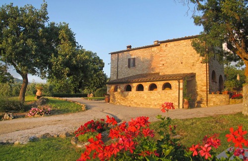 Gambassi Terme Villa | Cosy apartment in villa with pool, WIFI, A/C, TV, terrace and panoramic view, close to San Gimig.