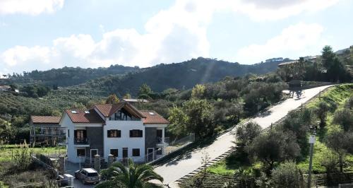 Alani Apartment | Country Holidays Residence
