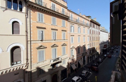 Rione III Colonna Apartment | Cozy apartment for 6 near Piazza di Spagna
